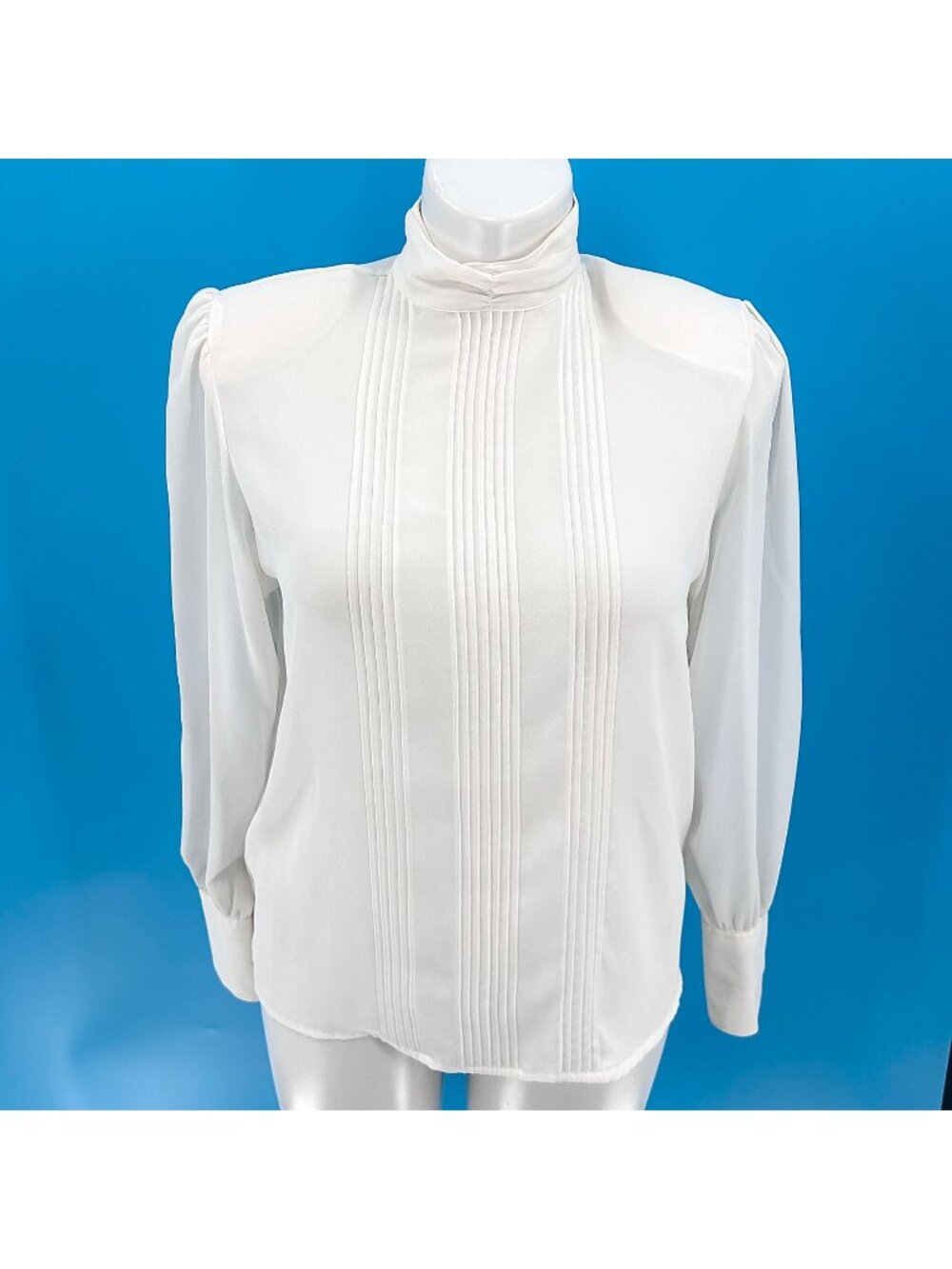 VINTAGE SHAPELY WHITE PLEAT FRONT PEARL BUTTON SECRETARY BLOUSE TOP - 12